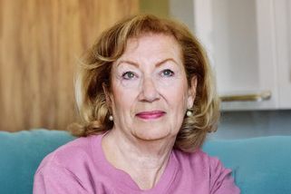 Tahle barva vlasů zmizela na 50 let a teď je zpět. Češky po šedesátce v ní omládly o 10 let a kadeřnice nestíhají